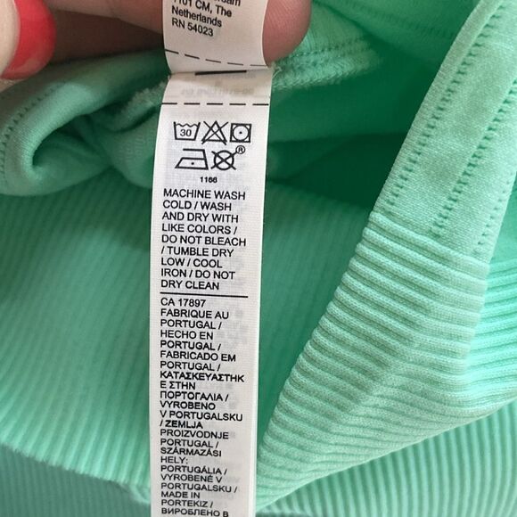 Athleta Mint Green Flurry Blizzard Rib Turtleneck Athletic Top Size Small NEW - Picture 10 of 12